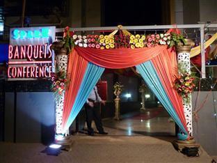 Sampoorna Hotel Mumbai  Buitenkant foto